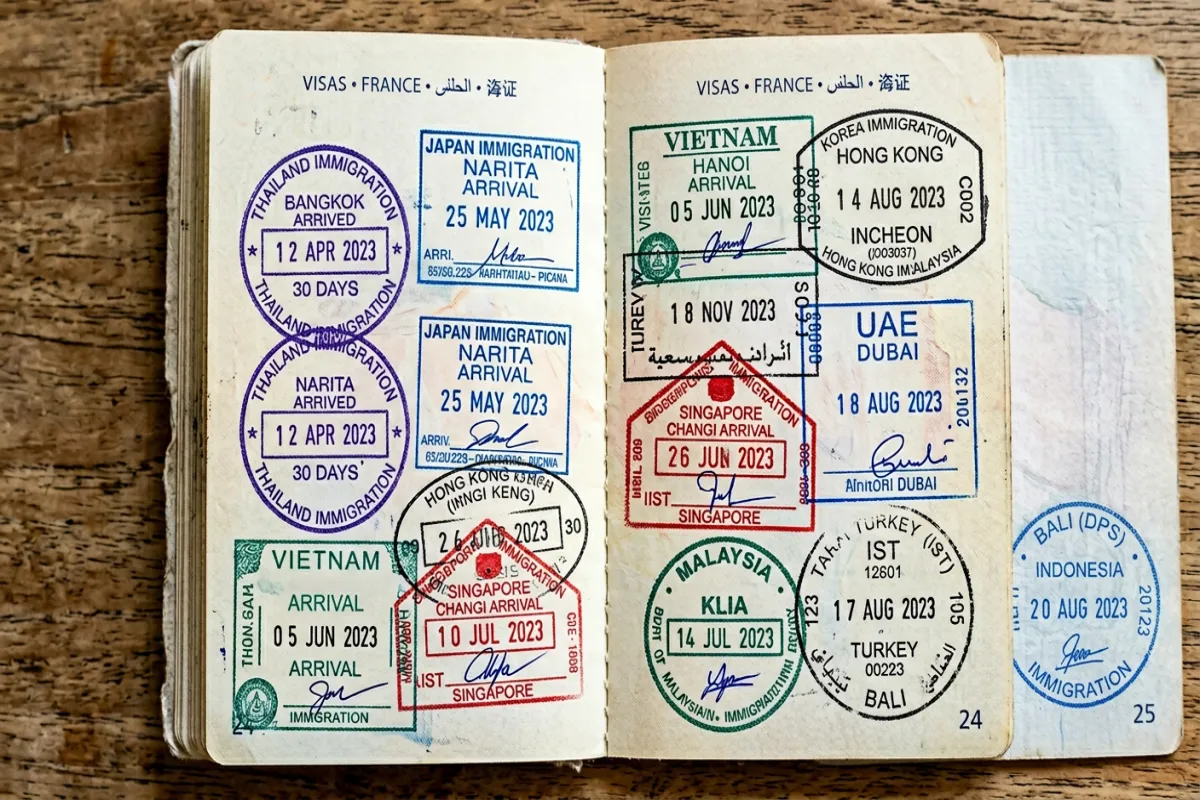 Passport stamps - visa rules for leaving airport during layover